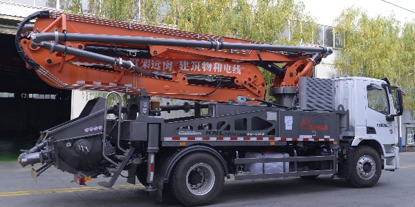 泵車用于混凝土的輸送，除此以外的用途都是危險(xiǎn)的