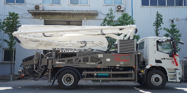 如果泵車在泵送狀態(tài)下遇到堵塞問題，該怎么解決？