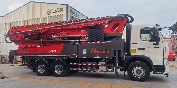 科尼樂豪沃44米泵車