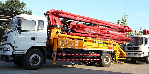 今天小科來(lái)聊一聊小型混凝土泵車(chē)支腿操作的正確打開(kāi)方式