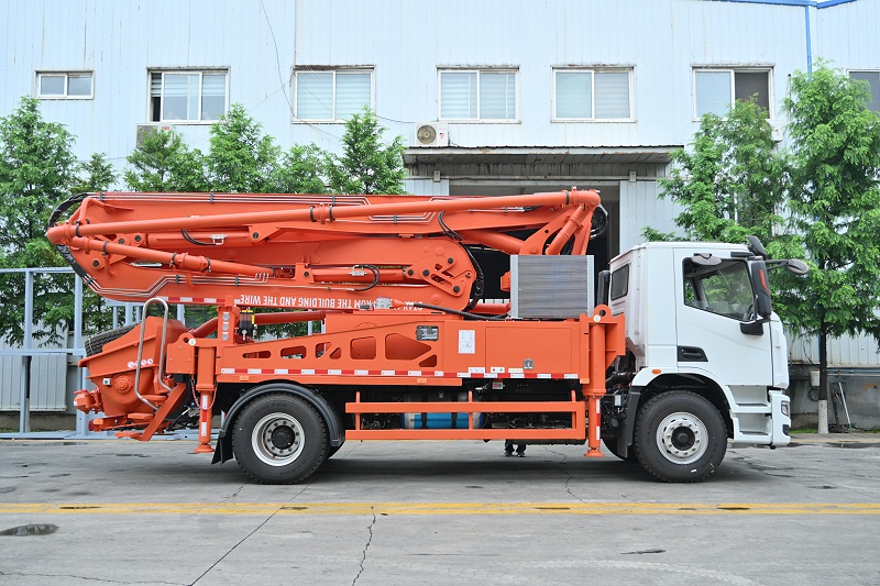 32米上汽紅巖底盤(pán)