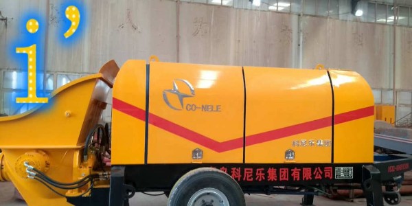 為什么在安置混凝土輸送泵時(shí)，要在機(jī)架底部墊木塊？