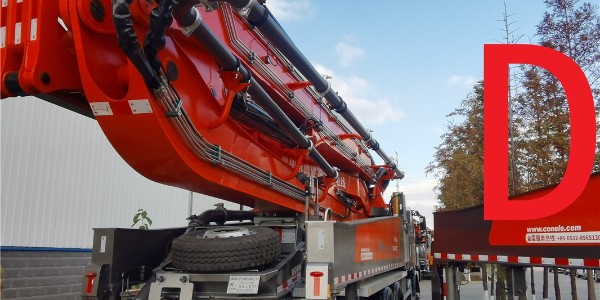 如何清理混凝土泵車的料斗？